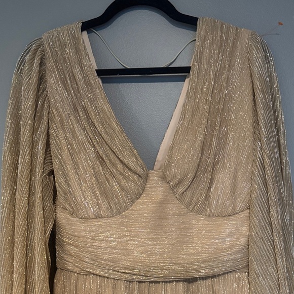 Elegant Long Sleeve Metallic Dress - Picture 4 of 13